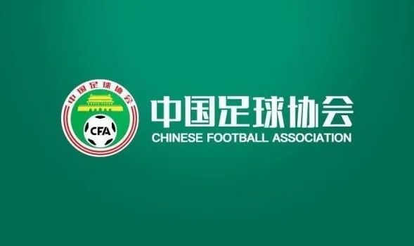 第36分钟，奥亚尔禁区左侧传中，迪巴拉和卢卡库门前两点包抄均没能碰到皮球。